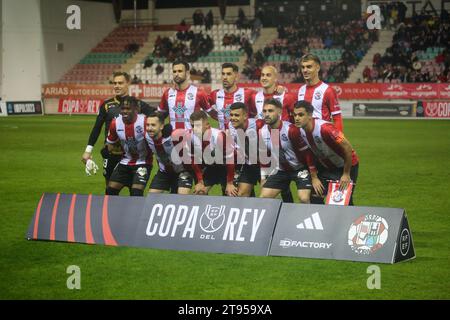 Zamora, Spagna, 22 novembre 2023: Gli undici di partenza di Zamora CF durante il secondo round della SM El Rey Cup 2023-24 tra Zamora CF e Villarreal CF, il 22 novembre 2023, al Ruta de Stadium la Plata, a Zamora, in Spagna. Credito: Alberto Brevers / Alamy Live News Foto Stock
