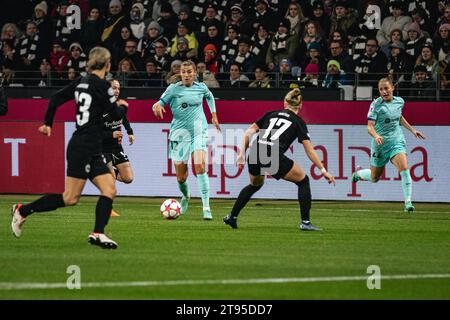 Francoforte sul meno, Germania. 22 novembre 2023. FRANCOFORTE, GERMANIA - 22 NOVEMBRE: Durante la partita di UEFA Women's Champions League tra Eintracht Francoforte e FC Barcelona al Deutsche Bank Park il 22 novembre 2023 a Francoforte, Germania. (Foto di Dan o' Connor/ATPImages) (Dan o' Connor/ATP Images/SPP) credito: SPP Sport Press Photo. /Alamy Live News Foto Stock