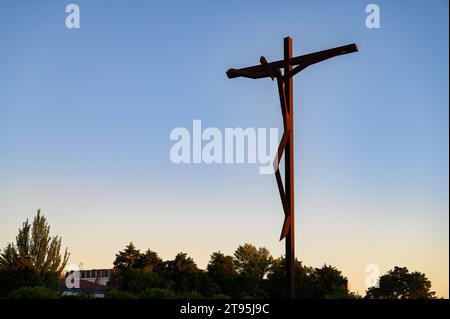 La Cruz alta (la Croce alta – Una Croce per Fátima). Santuario di nostra Signora del Rosario di Fátima a Fátima, Portogallo. Foto Stock