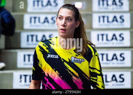 Treviso, Italia. 22 novembre 2023. Robin De Kruijf del Prosecco Doc Imoco Conegliano visto prima della partita di pallavolo LVF serie A1 2023/24 tra il Prosecco Doc Imoco Conegliano e il Roma Volley Club allo stadio Palaverde. Punteggio finale; Prosecco Doc Imoco Conegliano 3:0 Roma Volley Club. Credito: SOPA Images Limited/Alamy Live News Foto Stock