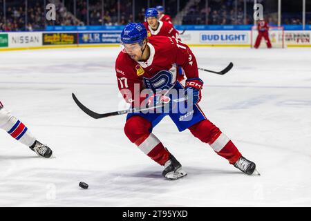 Rochester, New York, USA. 25 novembre 2023. L'attaccante dei Laval Rocket Nathan Legare (17) pattina nel primo periodo contro i Rochester Americans. I Rochester Americans ospitarono i Laval Rocket in una partita della American Hockey League alla Blue Cross Arena di Rochester, New York. (Jonathan Tenca/CSM). Credito: csm/Alamy Live News Foto Stock
