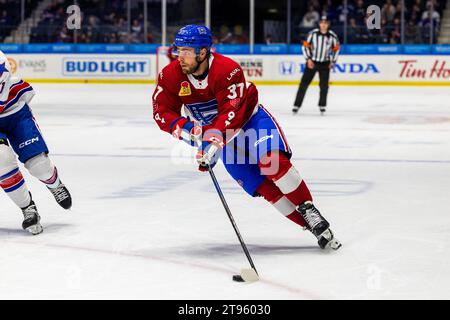Rochester, New York, USA. 25 novembre 2023. L'attaccante dei Laval Rocket Brandon Gignac (10) pattina nel primo periodo contro i Rochester Americans. I Rochester Americans ospitarono i Laval Rocket in una partita della American Hockey League alla Blue Cross Arena di Rochester, New York. (Jonathan Tenca/CSM). Credito: csm/Alamy Live News Foto Stock