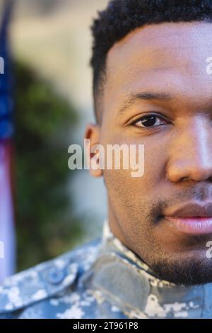 Un soldato afro-americano affronta da vicino, copia spazio Foto Stock