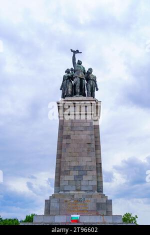 Sofia, Bulgaria - 14 settembre 2023: Veduta del Monumento all'esercito sovietico, a Sofia, Bulgaria Foto Stock