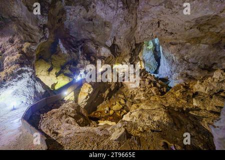 Trigrad, Bulgaria - 27 settembre 2023: Veduta della Gola del Diavolo, nella Gola di Trigrad, Monti Rodopi, Bulgaria meridionale Foto Stock