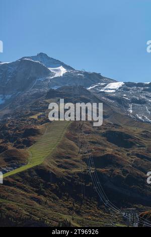Ghiacciaio Hintertux, dettaglio, visto dalla stazione intermedia Sommerbergalm (2) (100 m) della funivia Hintertux Glacier, area sciistica tutto l'anno Foto Stock