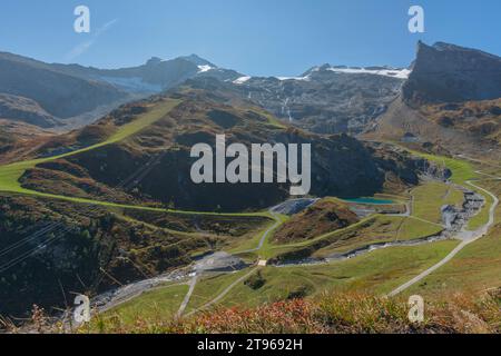 Ghiacciaio Hintertux, visto dalla stazione intermedia di Sommerbergalm (2) (100 m) della ferrovia del ghiacciaio Hintertux, area sciistica tutto l'anno, ghiacciaio Foto Stock
