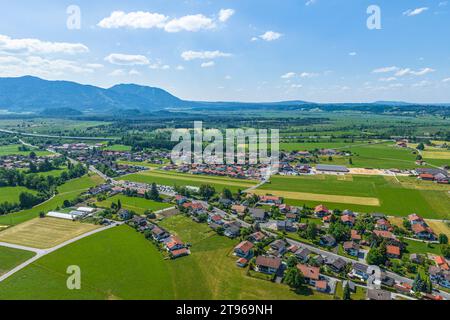 La splendida valle del Loisach intorno a Ohlstadt, nell'alta regione bavarese, dall'alto Foto Stock