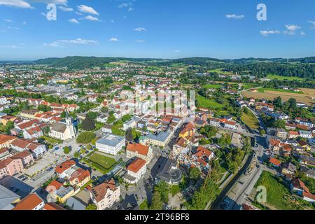 La piccola cittadina di Simbach on Inn al confine con l'Austria dall'alto Foto Stock