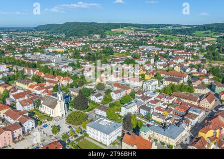 La piccola cittadina di Simbach on Inn al confine con l'Austria dall'alto Foto Stock