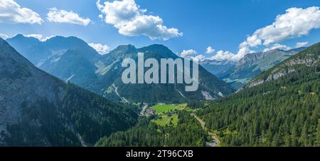 Splendida vista sulla regione intorno a Pfafflar nelle alpi tirolesi vicino all'Hahntennjoch Foto Stock