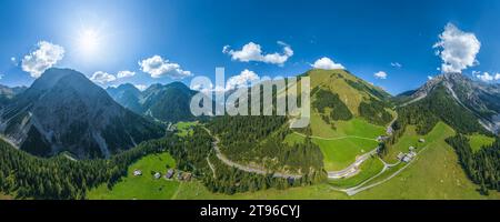 Splendida vista sulla regione intorno a Pfafflar nelle alpi tirolesi vicino all'Hahntennjoch Foto Stock