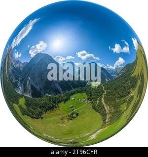 Splendida vista sulla regione intorno a Pfafflar nelle alpi tirolesi vicino all'Hahntennjoch Foto Stock