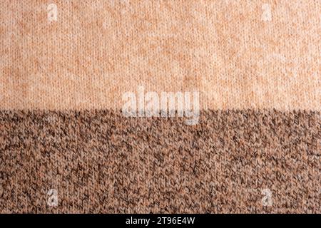 Maglione in maglia di lana beige e marrone, texture, sfondo Foto Stock