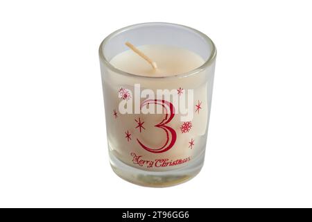Candela votiva numero 3 tre da 12 giorni di Natale candele votive incastonate isolate su sfondo bianco - buon Natale Foto Stock