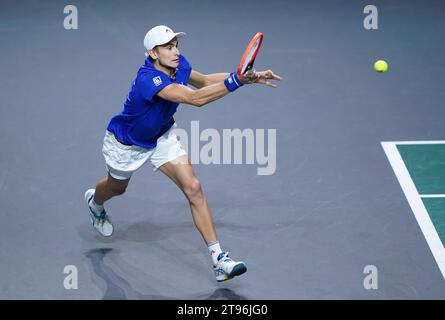 L'italiano Matteo Arnaldi durante la partita dei quarti di finale di Coppa Davis 2023 al Palacio de Deportes Jose Maria Martin Carpena a Malaga, in Spagna. Data foto: Giovedì 23 novembre 2023. Foto Stock