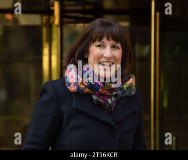 Londra, Inghilterra, Regno Unito. 23 novembre 2023. Il Cancelliere ombra dello Scacchiere RACHEL REEVES viene avvistata a Westminster dopo il giro mediatico mattutino. (Immagine di credito: © Thomas Krych/ZUMA Press Wire) SOLO USO EDITORIALE! Non per USO commerciale! Foto Stock