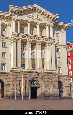 Sofia, Bulgaria - 16 ottobre 2023: Consiglio dei Ministri bulgaro presso il viale Knyaz Alexander Dondukov nella città capitale, il Sunny Autumn Day. Foto Stock