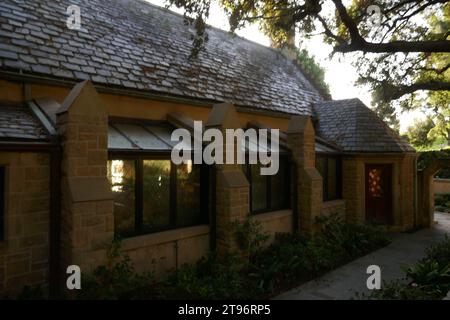 Glendale, California, USA 21 novembre 2023 Wee Kirk o The Heather Chapel al Forest Lawn Memorial Park il 21 novembre 2023 a Glendale, California, USA. Foto di Barry King/Alamy Stock Photo Foto Stock