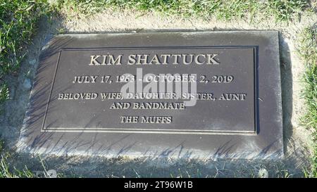 Glendale, California, USA 21 novembre 2023 il cantante Kim Shattuck grave in Kindly Light Section al Forest Lawn Memorial Park il 21 novembre 2023 a Glendale, California, USA. Foto di Barry King/Alamy Stock Photo Foto Stock