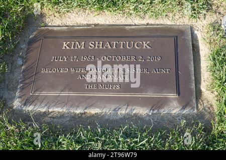 Glendale, California, USA 21 novembre 2023 il cantante Kim Shattuck grave in Kindly Light Section al Forest Lawn Memorial Park il 21 novembre 2023 a Glendale, California, USA. Foto di Barry King/Alamy Stock Photo Foto Stock