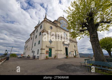 GAVI, ITALIA, 17 APRILE 2023 - Vista del Santuario della Madonna della Guardia di Gavi, provincia di Alessandria, Italia Foto Stock