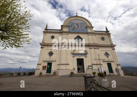 GAVI, ITALIA, 17 APRILE 2023 - Vista del Santuario della Madonna della Guardia di Gavi, provincia di Alessandria, Italia Foto Stock