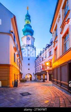 Bratislava, Slovacchia. La torre di porta di Michele, la città vecchia di Bratislava (Pressburg). Foto Stock