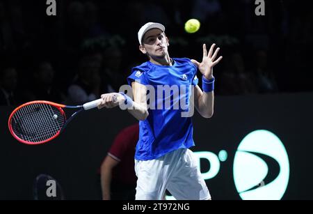 L'italiano Matteo Arnaldi durante la partita dei quarti di finale di Coppa Davis 2023 al Palacio de Deportes Jose Maria Martin Carpena a Malaga, in Spagna. Data foto: Giovedì 23 novembre 2023. Foto Stock