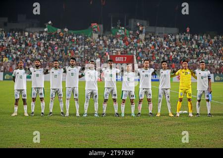 Foto di gruppo della Nazionale di calcio del Bangladesh durante la partita di qualificazione della Coppa del mondo FIFA alla Bashundhara Kings Arena di Dacca, Bangladesh, 21 No Foto Stock