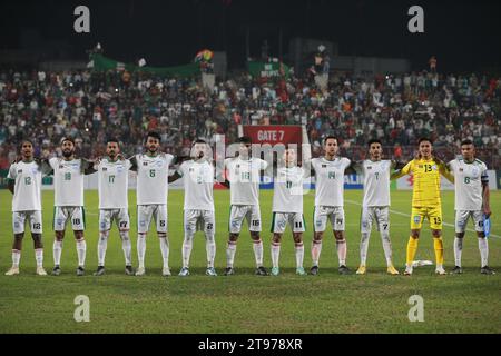 Foto di gruppo della Nazionale di calcio del Bangladesh durante la partita di qualificazione della Coppa del mondo FIFA alla Bashundhara Kings Arena di Dacca, Bangladesh, 21 No Foto Stock