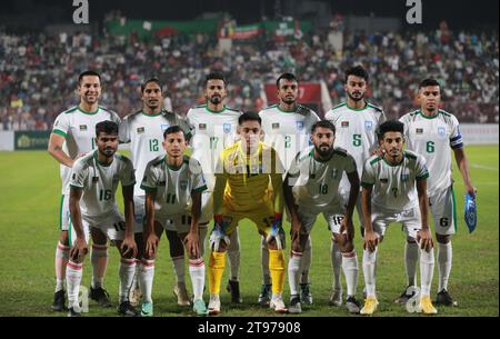 Foto di gruppo della Nazionale di calcio del Bangladesh durante la partita di qualificazione della Coppa del mondo FIFA alla Bashundhara Kings Arena di Dacca, Bangladesh, 21 No Foto Stock