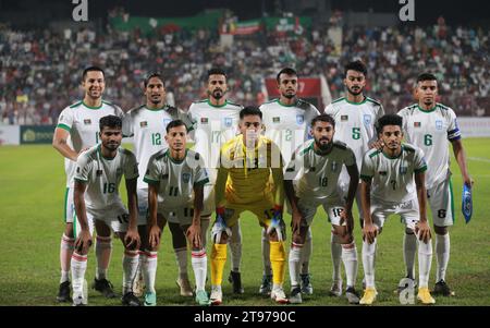 Foto di gruppo della Nazionale di calcio del Bangladesh durante la partita di qualificazione della Coppa del mondo FIFA alla Bashundhara Kings Arena di Dacca, Bangladesh, 21 No Foto Stock