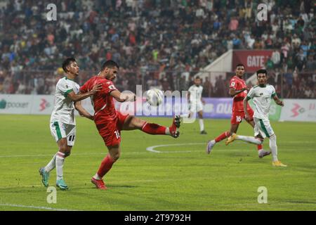 Partita delle qualificazioni per la Coppa del mondo FIFA Bangladesh e Libano alla Bashundhara Kings Arena di Dacca, Bangladesh, 21 novembre 2023. Foto Stock