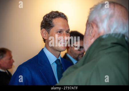 Torino (Italia) 11/23/2023 Un sorridente John Elkann incontra il presidente degli industriali torinesi al Museo nazionale dell'automobile Foto Stock