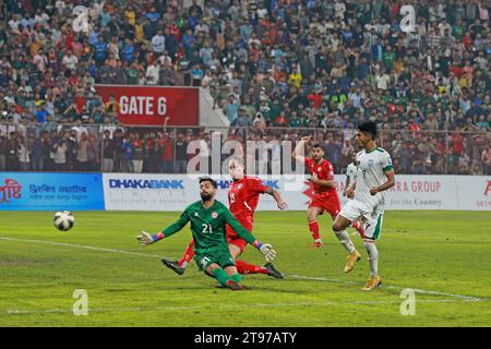 Partita delle qualificazioni per la Coppa del mondo FIFA Bangladesh e Libano alla Bashundhara Kings Arena di Dacca, Bangladesh, 20 novembre 2023. Foto Stock