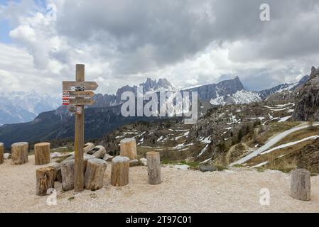 Splendido paesaggio delle Dolomiti, cinque Torri (cinque Torri) Italia Foto Stock
