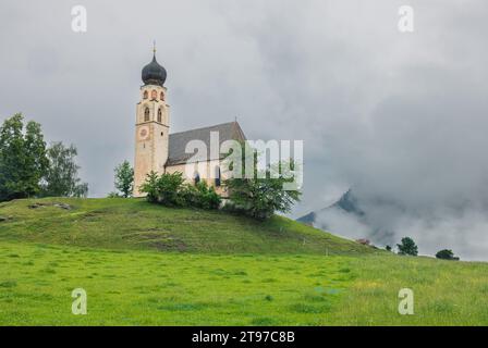Chiesa di San Costantino in alto Adige Foto Stock