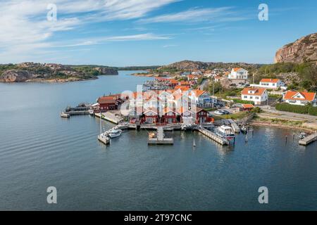 Beauitful Fjallabacka, Bohuslan, Svezia. Piccolo villaggio costiero sulla costa occidentale Foto Stock