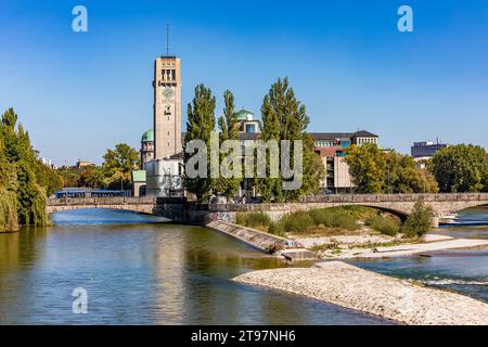 Germania, Baviera, Monaco, veduta del Deutsches Museum e del fiume Isar Foto Stock