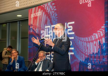 Torino (Italia) 11/2372023 Carlos Tavares, CEO di Stellantis, alla conferenza stampa per presentare la mostra "Drive Different" Foto Stock