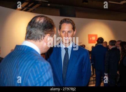 Torino (Italia) 11/23/2023 John Elkann (Stellantis) in conversazione con Alberto Cirio (regione Piemonte) in occasione della conferenza stampa Foto Stock