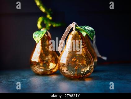 Ornamenti anticati di pere natalizie Foto Stock