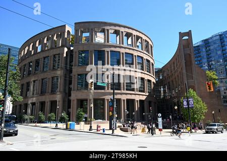 Vancouver, British Columbia, Canada - 15 agosto 2023: L'edificio principale della Vancouver Public Library a Library Square a Vancouver. Foto Stock