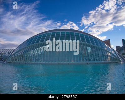 Hemisferic nella città delle Arti e delle Scienze di Valencia. Hemisferic en la Ciudad de las Artes y de las Ciencias de Valencia Foto Stock