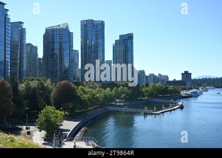 Vancouver, British Columbia, Canada - 16 agosto 2023: Seawall Water Walk sul lungomare di Vancouver. Foto Stock