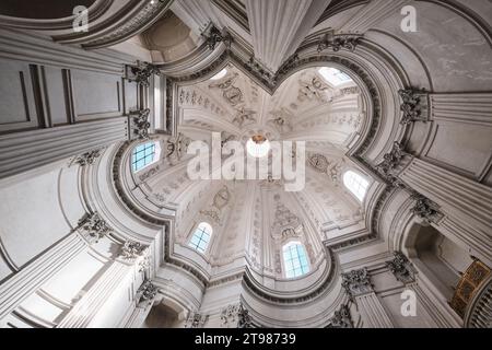 Roma, Italia - 4 novembre 2023: La cupola di Sant'Ivo alla Sapienza di Francesco Borromini Foto Stock