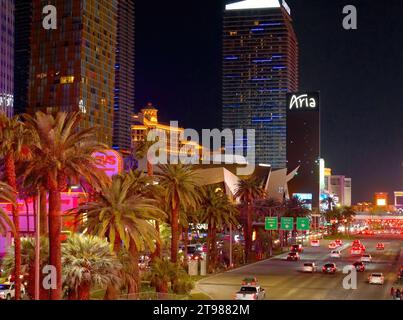 Las Vegas Boulevard chiamato anche Strip - vista notturna - LAS VEGAS, STATI UNITI - OTTOBRE 31. 2023 Foto Stock