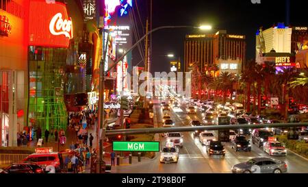 Las Vegas Boulevard chiamato anche Strip - vista notturna - LAS VEGAS, STATI UNITI - OTTOBRE 31. 2023 Foto Stock