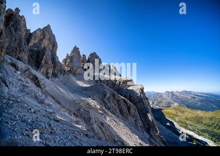 Lungo il percorso escursionistico alta via 2 vicino a Mulaz, Italia Foto Stock